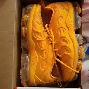 W Air Vapormax plus
